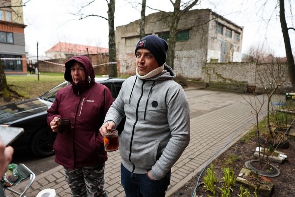 Жильцы сгоревшего дома на Артиллерийской: «Услышали треск батарей, потом упала черная туча» Жильцы сгоревшего дома на Артиллерийской: «Услышали треск батарей, потом упала черная туча»