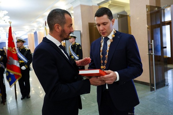 Оркестр, хор и караул: Антон Алиханов снова стал губернатором (фото)