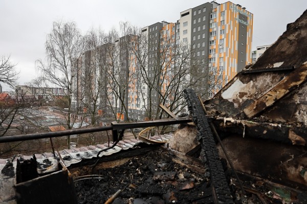 Жильцы сгоревшего дома на Артиллерийской: «Услышали треск батарей, потом упала черная туча» Жильцы сгоревшего дома на Артиллерийской: «Услышали треск батарей, потом упала черная туча»