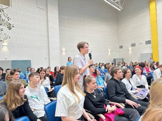 В школе № 58 состоялась встреча старшеклассников с сенатором Российской Федерации от Калининградской области
