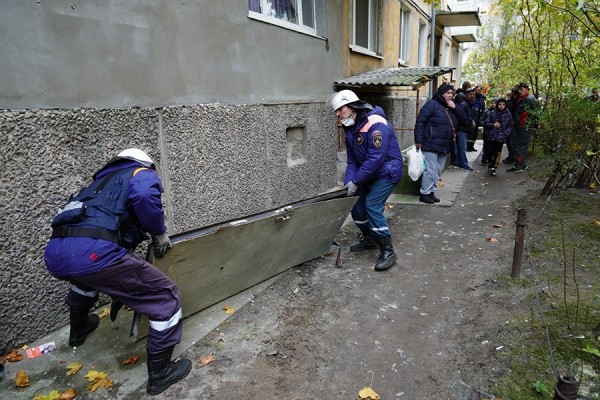 &laquo;Все раскурочено и дым валит&raquo;: что известно о взрыве бытового газа в пятиэтажке Балтийска (фото)