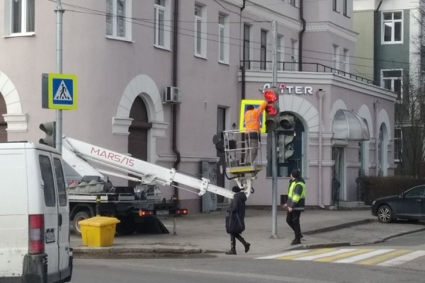 Столбы, деревья, указатели: последствия шторма в Калининграде (фото) Столбы, деревья, указатели: последствия шторма в Калининграде (фото)