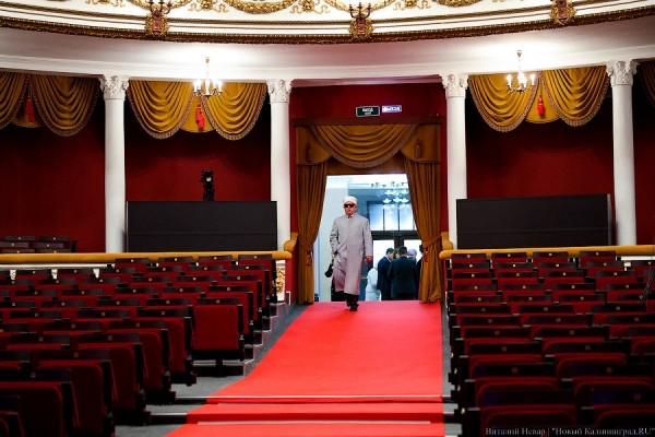 Оркестр, хор и караул: Антон Алиханов снова стал губернатором (фото)