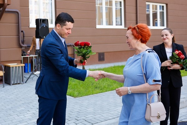 Как Алиханов завязал шнурки министру, зашёл в тоннель и &laquo;дал&raquo; полякам уголь (фото)