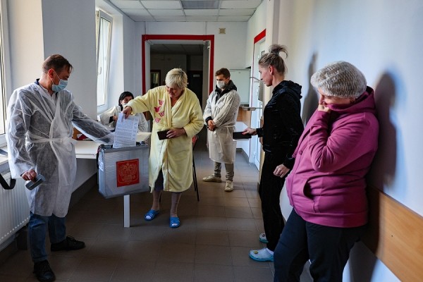 «На тот свет хочу»: как прошло выездное голосование в Калининграде «На тот свет хочу»: как прошло выездное голосование в Калининграде