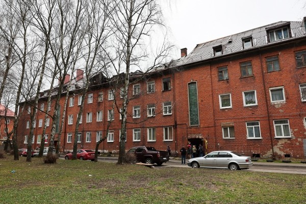 Жильцы сгоревшего дома на Артиллерийской: «Услышали треск батарей, потом упала черная туча» Жильцы сгоревшего дома на Артиллерийской: «Услышали треск батарей, потом упала черная туча»