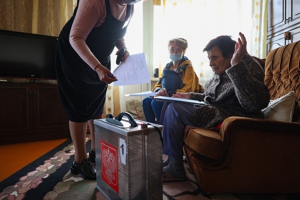 «На тот свет хочу»: как прошло выездное голосование в Калининграде «На тот свет хочу»: как прошло выездное голосование в Калининграде