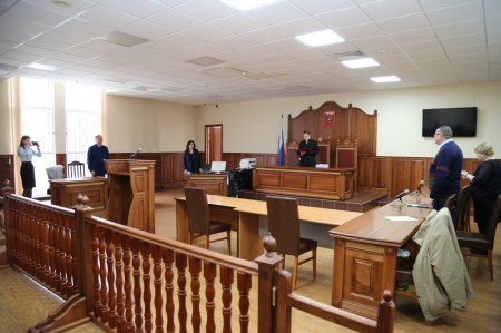 Создатель финансовой пирамиды получил 10 лет колонии за обман 140 человек на сумму свыше 100 млн руб. Создатель финансовой пирамиды получил 10 лет колонии за обман 140 человек на сумму свыше 100 млн руб.