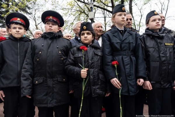 У здания областного правительства открыли памятник ФСБ (фото) У здания областного правительства открыли памятник ФСБ (фото)