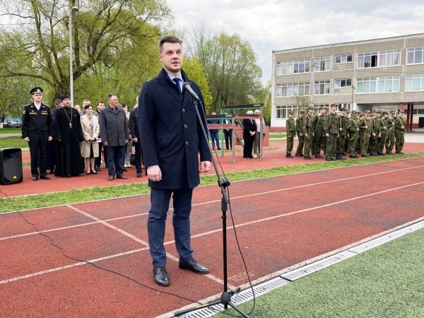 В школе № 38 дан старт пятидневным учебным сборам по основам военной службы с юношами 10-х классов В школе № 38 дан старт пятидневным учебным сборам по основам военной службы с юношами 10-х классов