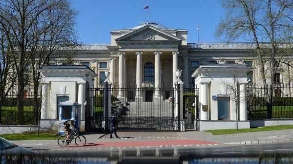 Захарова: от разрыва дипотношений с Польшей пострадают живущие там граждане России Захарова: от разрыва дипотношений с Польшей пострадают живущие там граждане России