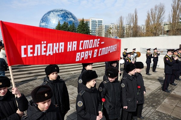 Селедка под сакурой: как прошел самый известный в России калининградский праздник (фото) Селедка под сакурой: как прошел самый известный в России калининградский праздник (фото)