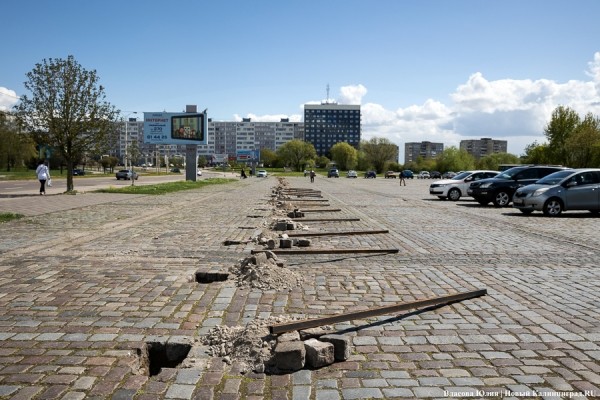 Забор на парковке: Дом Советов начали готовить к сносу (фото)