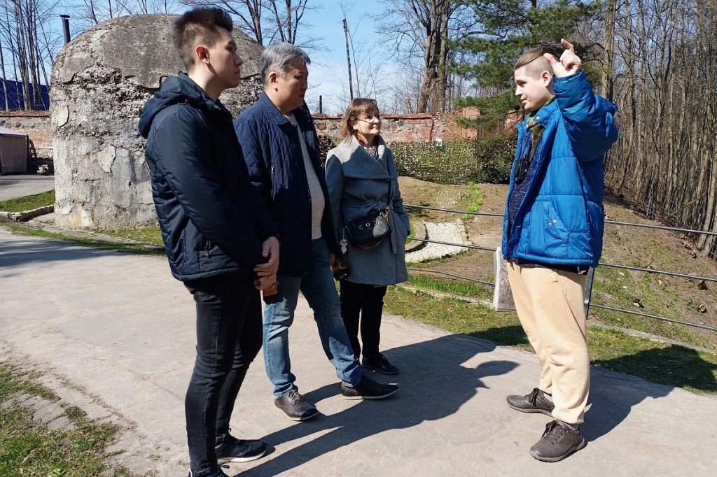 «Новый герб, тропинки и белки в колесе»: как выглядит форт «Штайн» в Калининграде после благоустройства
«Новый герб, тропинки и белки в колесе»: как выглядит форт «Штайн» в Калининграде после благоустройства