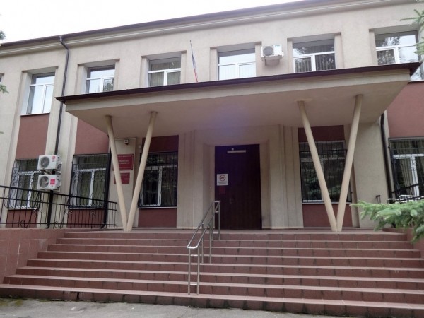 В Малом Исаково грабитель ударил женщину в её квартире из-за 300 рублей В Малом Исаково грабитель ударил женщину в её квартире из-за 300 рублей