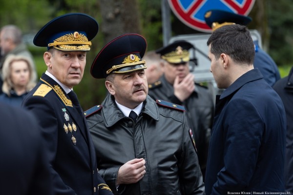 У здания областного правительства открыли памятник ФСБ (фото) У здания областного правительства открыли памятник ФСБ (фото)