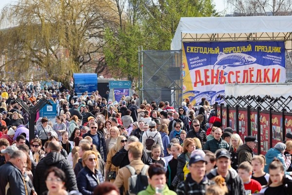 Селедка под сакурой: как прошел самый известный в России калининградский праздник (фото) Селедка под сакурой: как прошел самый известный в России калининградский праздник (фото)