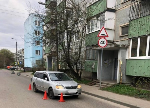 «Тойота» сбила шедшую по бульвару Шевцовой 17-летнюю «Тойота» сбила шедшую по бульвару Шевцовой 17-летнюю