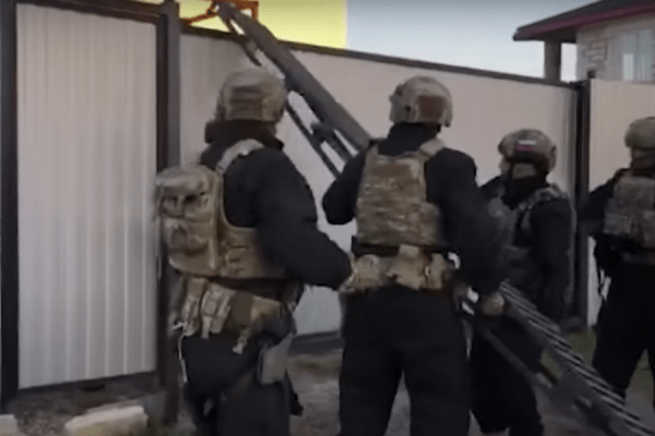 Новые дела и старые фигуранты: что известно о задержании сотрудников ОМВД в Светлогорске