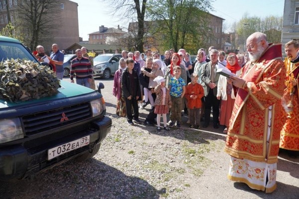 В Черняховске освятили купленный для отправки в зону СВО &laquo;Мицубиси&raquo;