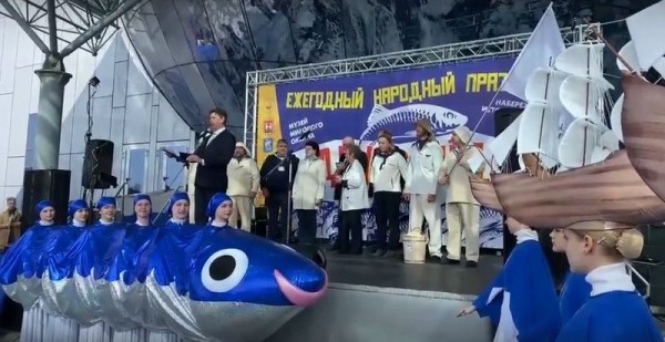 В Калининграде к Дню селёдки зацвела сакура 