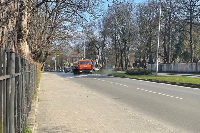 Улицы Калининграда начали отмывать шампунем от «зимней грязи»
Улицы Калининграда начали отмывать шампунем от «зимней грязи»