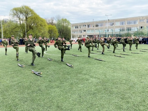 В школе № 38 дан старт пятидневным учебным сборам по основам военной службы с юношами 10-х классов В школе № 38 дан старт пятидневным учебным сборам по основам военной службы с юношами 10-х классов