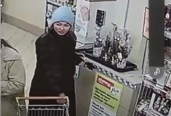 В Калининграде показали лицо подозреваемой в покупке на чужие деньги В Калининграде показали лицо подозреваемой в покупке на чужие деньги