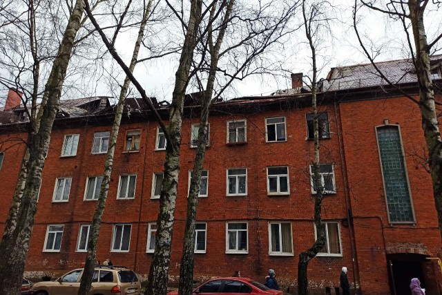 Горевший дом на улице Артиллерийской в Калининграде решили не признавать аварийным
Горевший дом на улице Артиллерийской в Калининграде решили не признавать аварийным