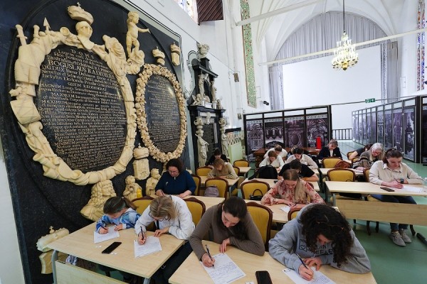 Тотальный собор: как калининградцы проверяли знание русского языка (фото)