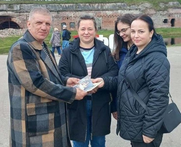 В Калининграде откликнулись дети оставивших послание молодожёнов В Калининграде откликнулись дети оставивших послание молодожёнов