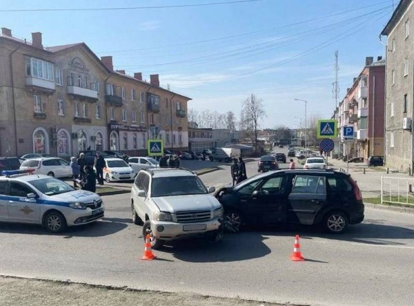 В Балтийске дама на «Тойоте» перекрыла дорогу старикам В Балтийске дама на «Тойоте» перекрыла дорогу старикам