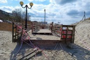 «Прогулка с препятствиями»: как выглядит деревянный променад в Янтарном перед ремонтом (фото)
«Прогулка с препятствиями»: как выглядит деревянный променад в Янтарном перед ремонтом (фото)