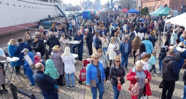 Музей Мирового океана открыл набережную для селфи ещё на час после заката Музей Мирового океана открыл набережную для селфи ещё на час после заката