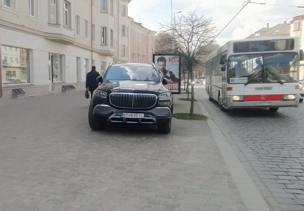 Словацкий олигарх шокировал пешеходов в центре Калининграда Словацкий олигарх шокировал пешеходов в центре Калининграда