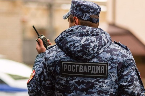 На улице Нансена молодая жена продырявила мужу грудь На улице Нансена молодая жена продырявила мужу грудь