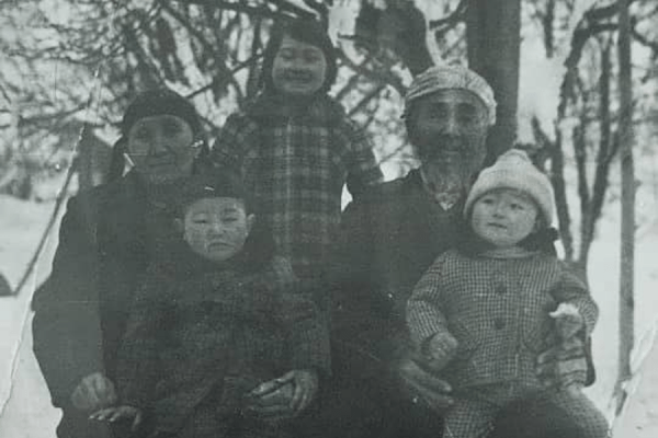 По документам — пропал под Кенигсбергом: поисковики вернули медали в семью сапера из Киргизии По документам — пропал под Кенигсбергом: поисковики вернули медали в семью сапера из Киргизии