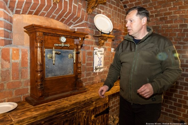 Началом был ящик в подвале: хозяин музея «Блокгауз» — о пиве, реставрации и путешествиях посуды Началом был ящик в подвале: хозяин музея «Блокгауз» — о пиве, реставрации и путешествиях посуды