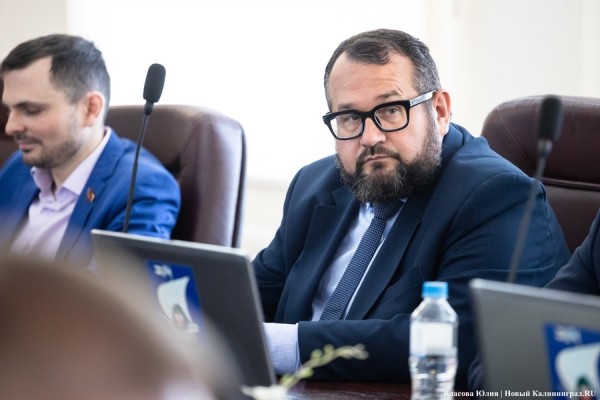 &laquo;Вытирая пот со лба&raquo;: как избирали нового главу Калининграда (фото)