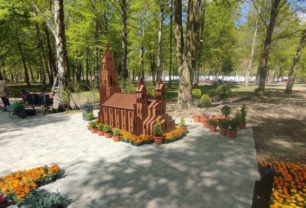 В Черняховск со всей области свезли «Цветы Победы» В Черняховск со всей области свезли «Цветы Победы»