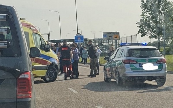 Немцы мучаются в очередях в Калининградскую область до обмороков Немцы мучаются в очередях в Калининградскую область до обмороков
