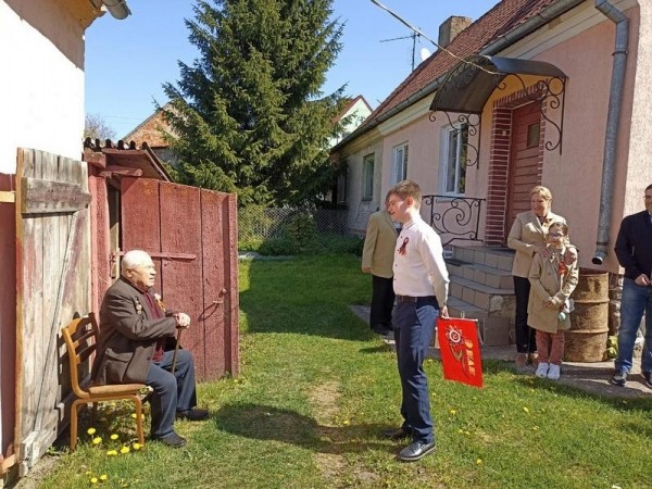 В Озёрском районе поздравили единственного 97-летнего участника войны В Озёрском районе поздравили единственного 97-летнего участника войны