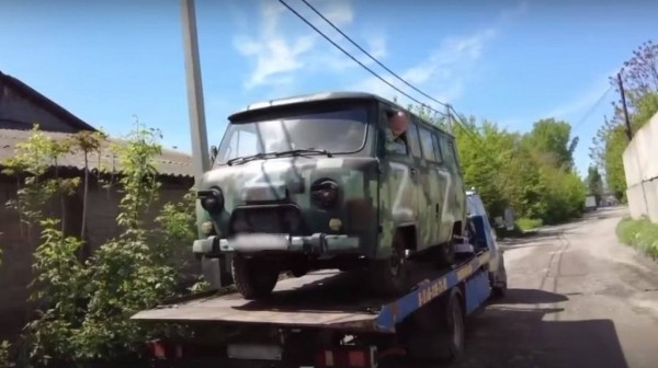 Алиханов показал видео отправки микроавтобуса в зону СВО Алиханов показал видео отправки микроавтобуса в зону СВО