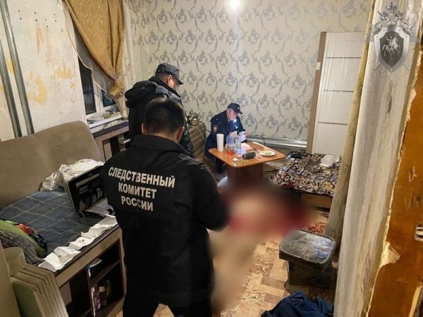 На Летней вернувшийся к женщине мужчина зверски убил её гостя