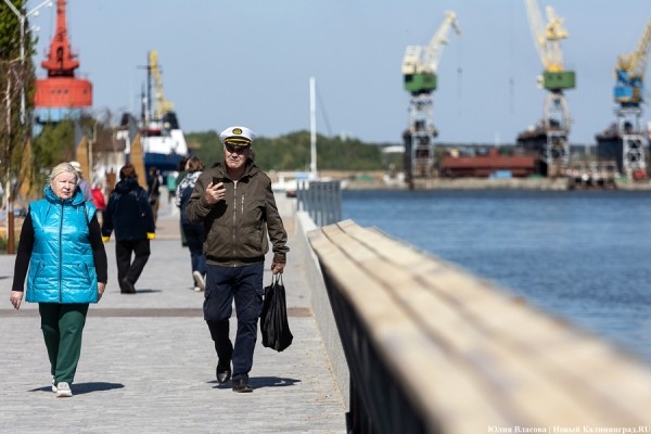 Лавки-бананы, деревянные паруса: в Светлом открыли набережную после реконструкции (фото)