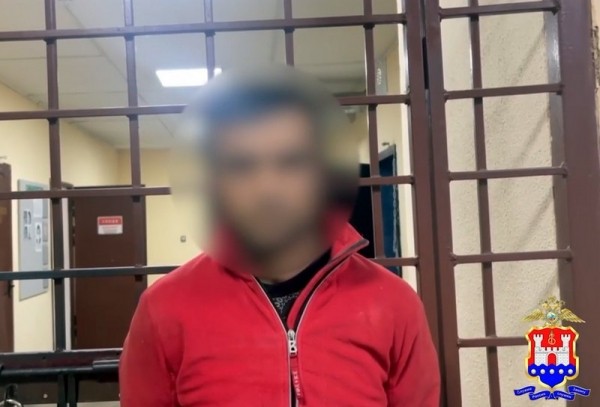 Строитель на Литовском валу сломал нижнюю челюсть женщине Строитель на Литовском валу сломал нижнюю челюсть женщине