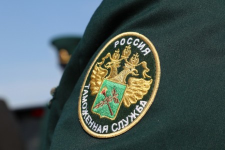 Начальнику отдела Калининградской областной таможни предъявили взятки в 180 тыс. руб.