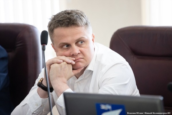 &laquo;Вытирая пот со лба&raquo;: как избирали нового главу Калининграда (фото)