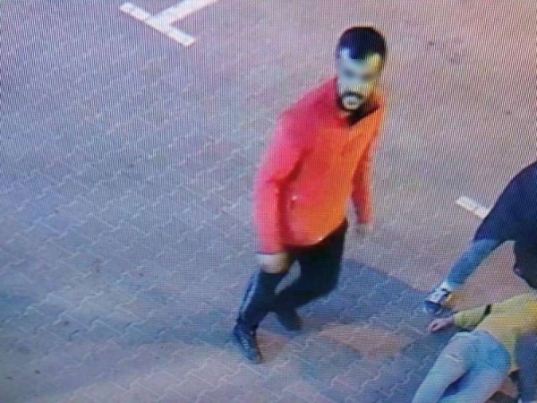 В Калининграде сняли на видео жестокое избиение женщины на парковке 
