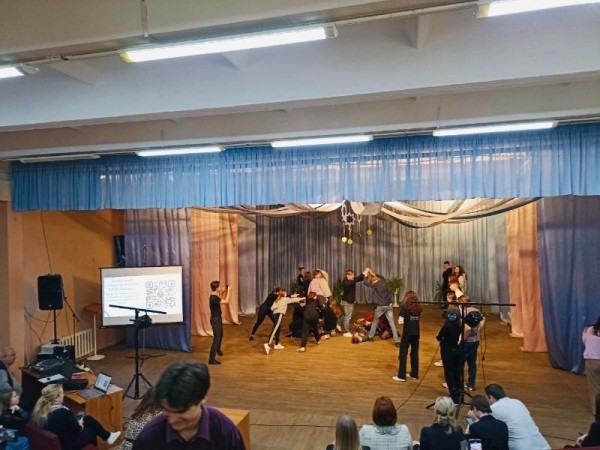 Театральный класс лицея № 49 находится с дружеским визитом в городе Гродно Театральный класс лицея № 49 находится с дружеским визитом в городе Гродно